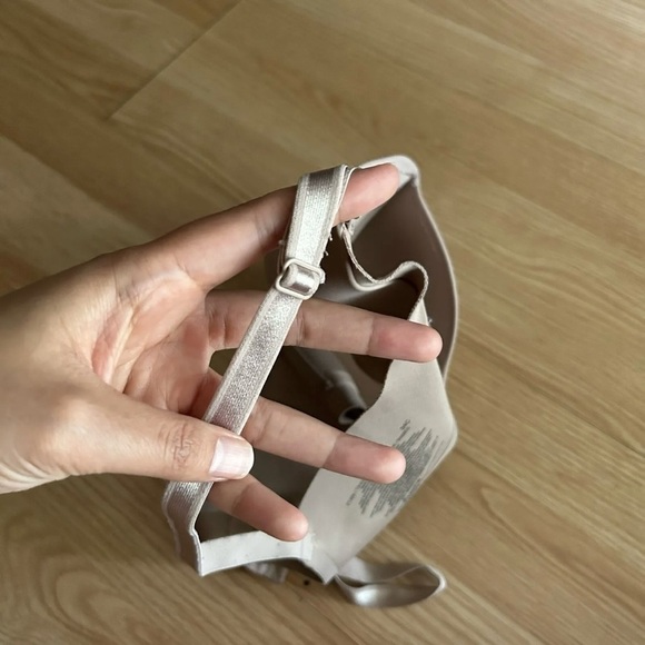 Warner’s Nude Wired Bra 34C - Picture 2 of 10